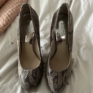 Beautiful snakeskin Michael Kors heels. Great for fall. Size 9